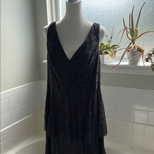 David's Bridal Black Sleeveless V-Neck Cocktail Dress